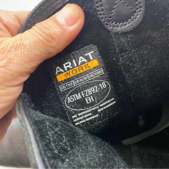 ARIAT Work Boots Men 11EE Slip and Oil Resistant Black leather Non Marking boots - Picture 2 of 9